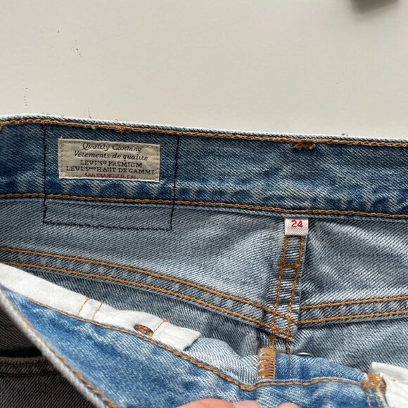 Levi's Destructed Denim Skirt in What's The Damage Womens 24 - Picture 7 of 10